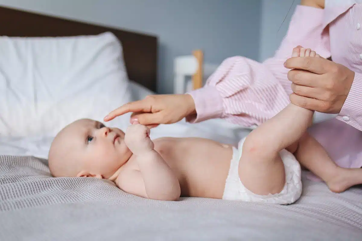 Comment les couches Pampers Swaddlers assurent la sécurité de votre bébé