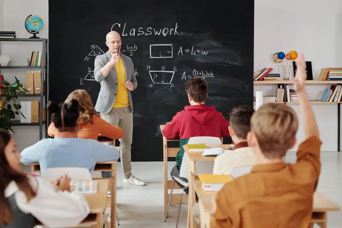 Les multiples bénéfices et challenges de l’éducation des enfants d’âges variés
