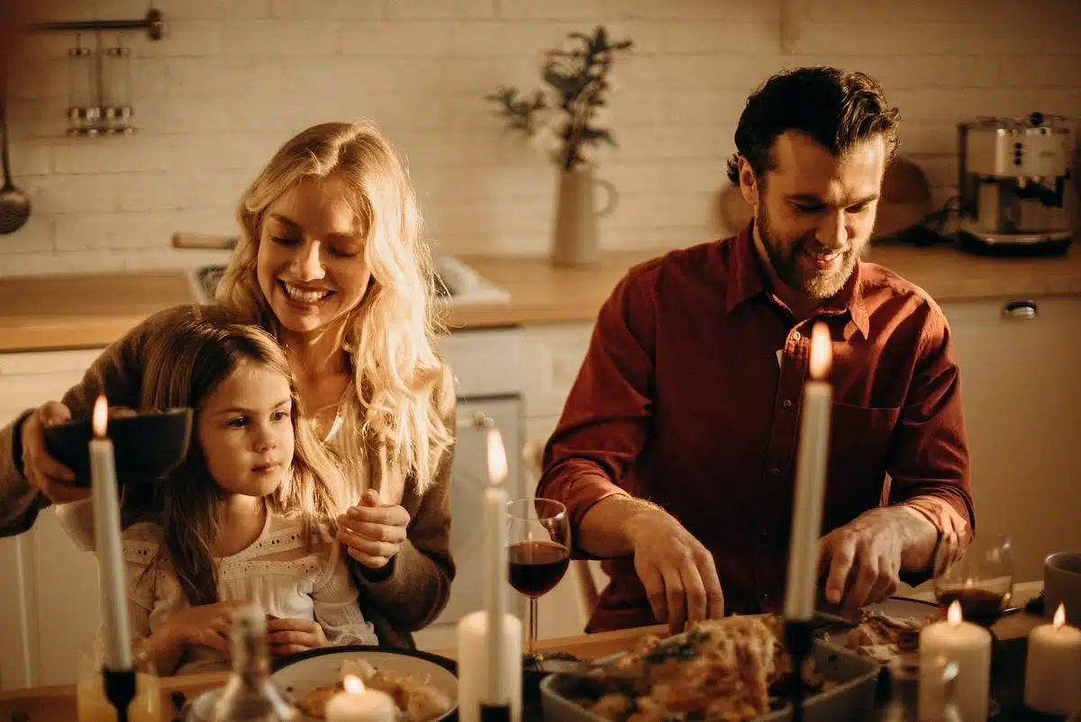 Renforcer les liens familiaux grâce aux traditions : une recette réussie pour l’harmonie