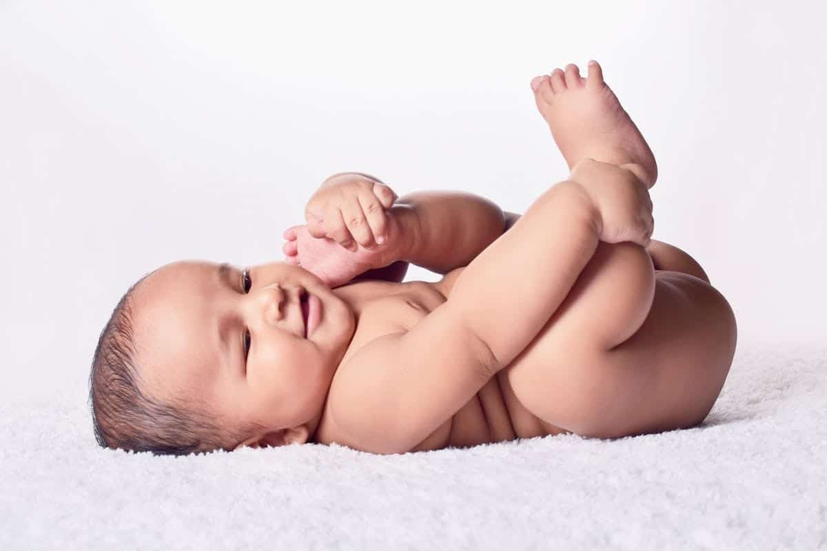 Les clés pour stimuler les sens de votre bébé et favoriser son éveil
