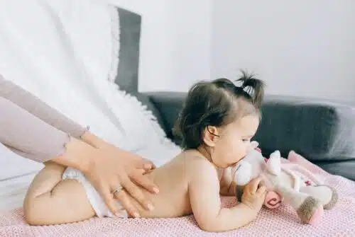 Les incroyables bienfaits du massage pour bébé