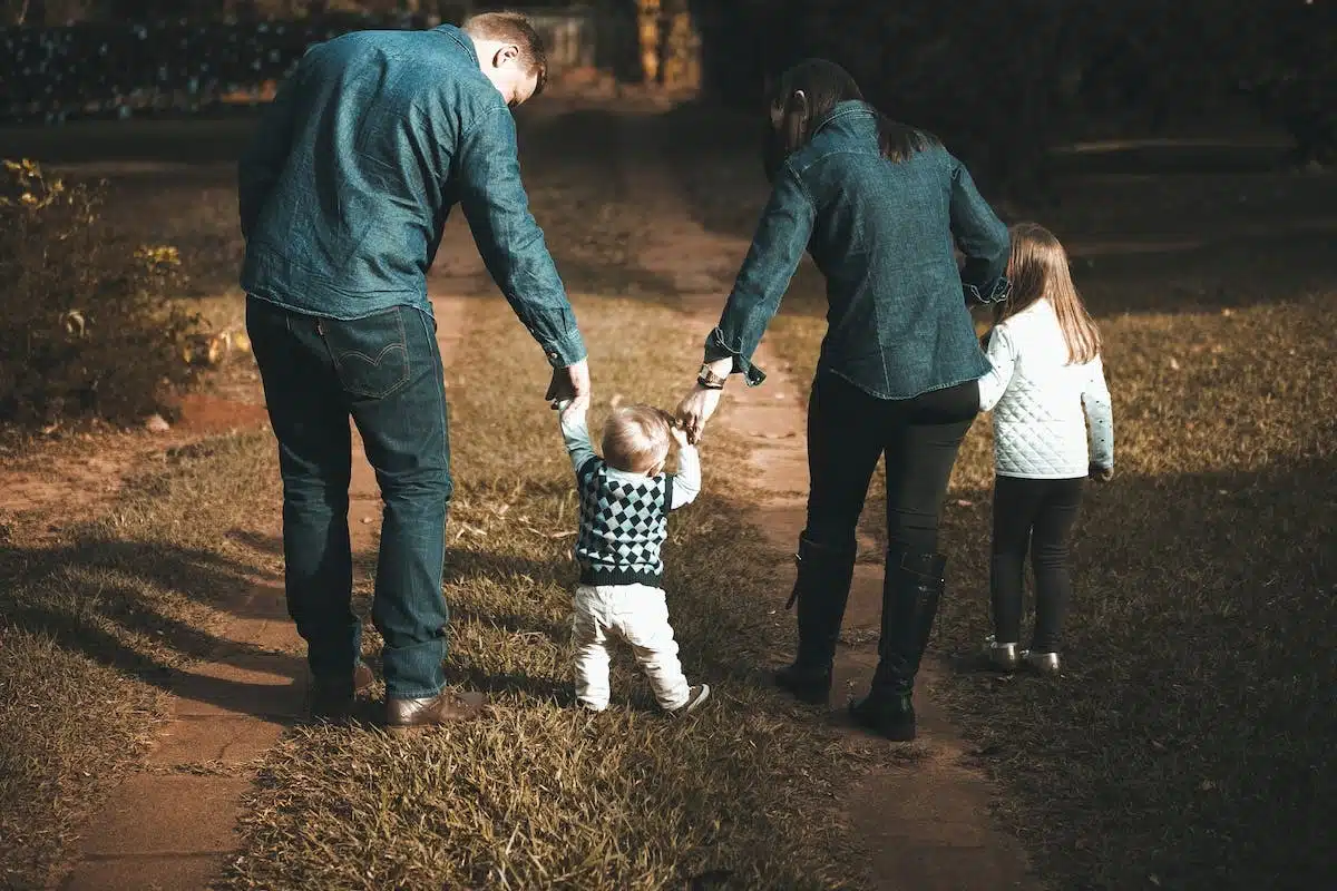 Découvrez des projets solidaires et écologiques à vivre en famille pour une planète plus verte