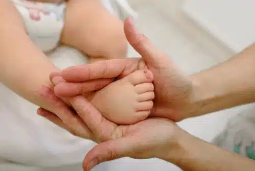 Les multiples bienfaits du massage pour bébé à découvrir absolument