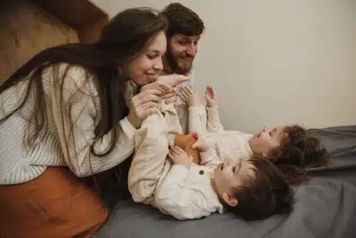 L’importance d’une relation bienveillante et attentive entre parents et enfants