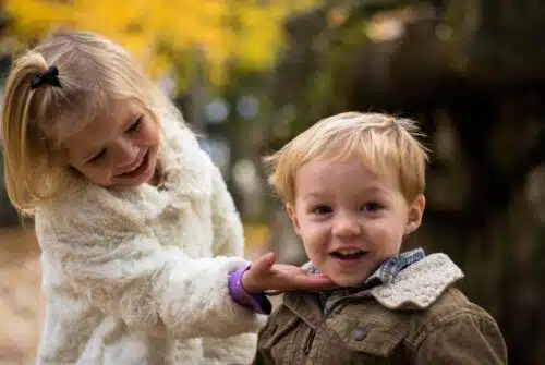 Aider son enfant à maîtriser ses émotions et cultiver son intelligence émotionnelle : les clés du succès