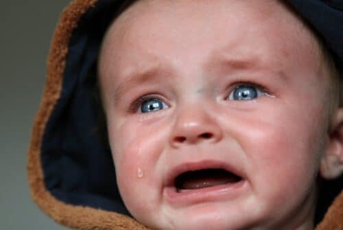 Gestion efficace des pleurs et colères de bébé : Guide complet pour les parents
