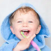Pourquoi perdons-nous nos dents de lait ?