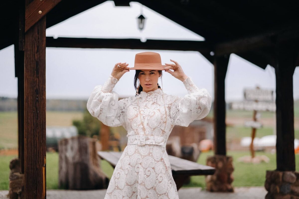 Recherche de l’élégance bohême : comment trouver la robe en dentelle parfaite ?