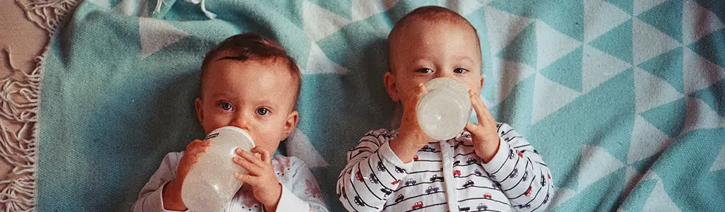 Quel type de lait pour les bébés souffrant de constipation et de reflux ?