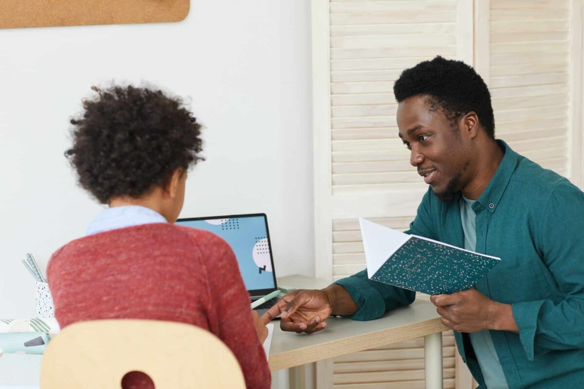 Surmonter les obstacles : le soutien scolaire comme passerelle vers la réussite